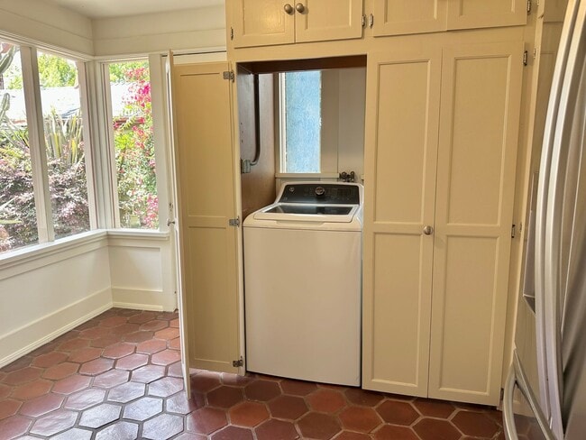 Building Photo - Meticulously Restored 1920s Craftsman on a Private, Hedged Lot | Pet Friendly!