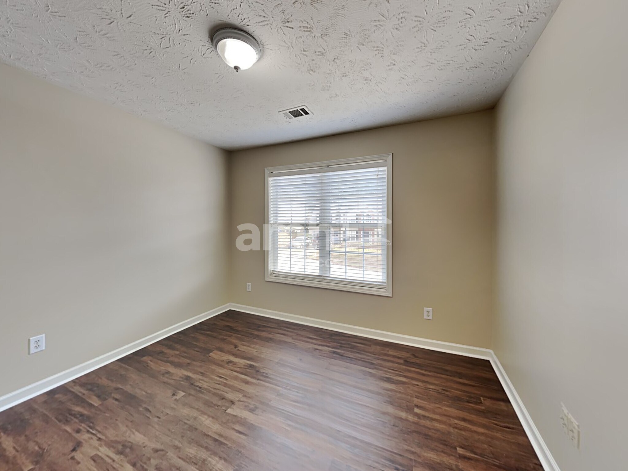 Building Photo - 682 Simon Park Cir