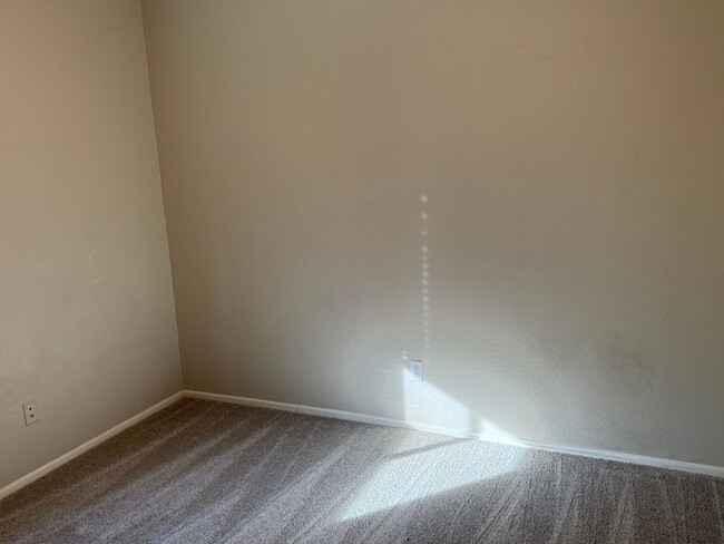 Building Photo - This is a great home located in Seville