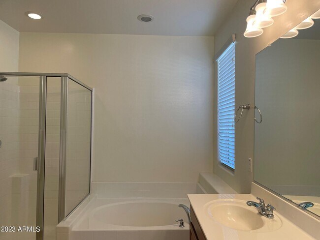 Building Photo - 7621 W Quail Track Dr