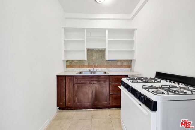 Building Photo - 225 E Garfield Ave