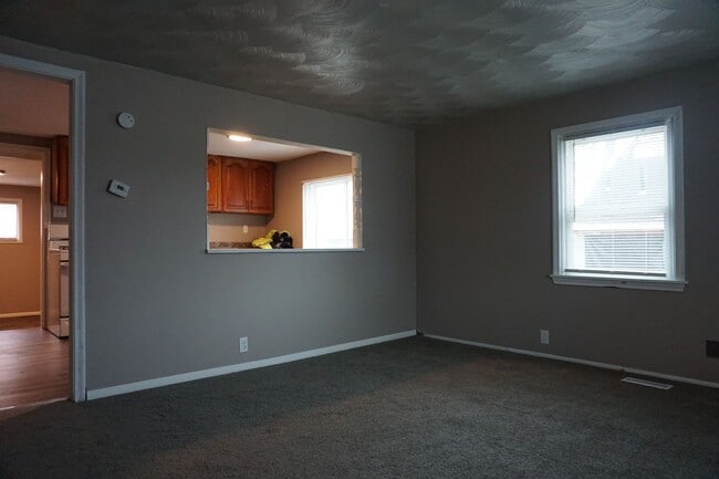 Building Photo - 4 Bedroom Remodeled West Side Salt Lake Home