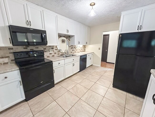 Building Photo - 3 BR Wooded Retreat in the Heart of East Cobb!
