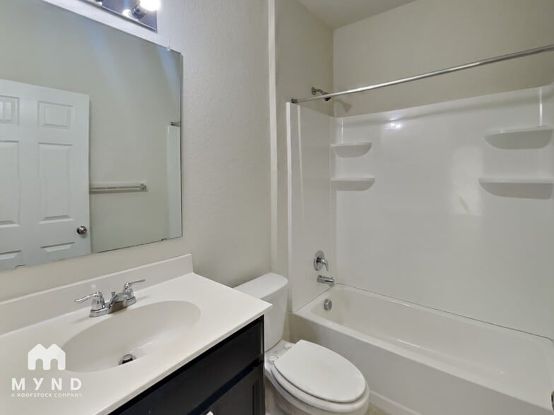 Building Photo - 9919 Silver Spoon