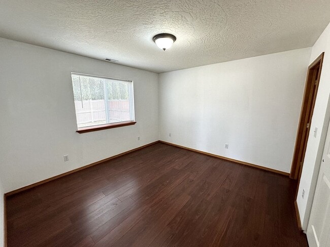 Building Photo - Welcome to Your New Home in West Pasco!