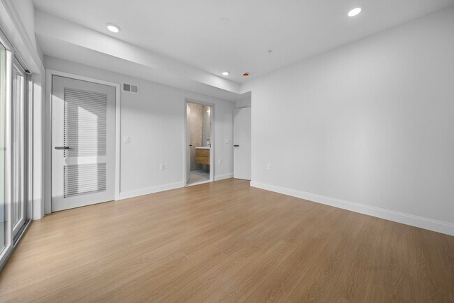 Building Photo - 3447 John F. Kennedy Blvd