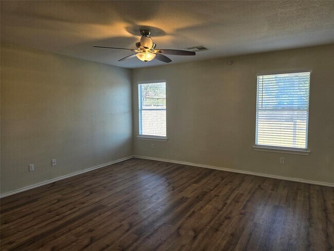 Building Photo - 333 Outfitter Dr