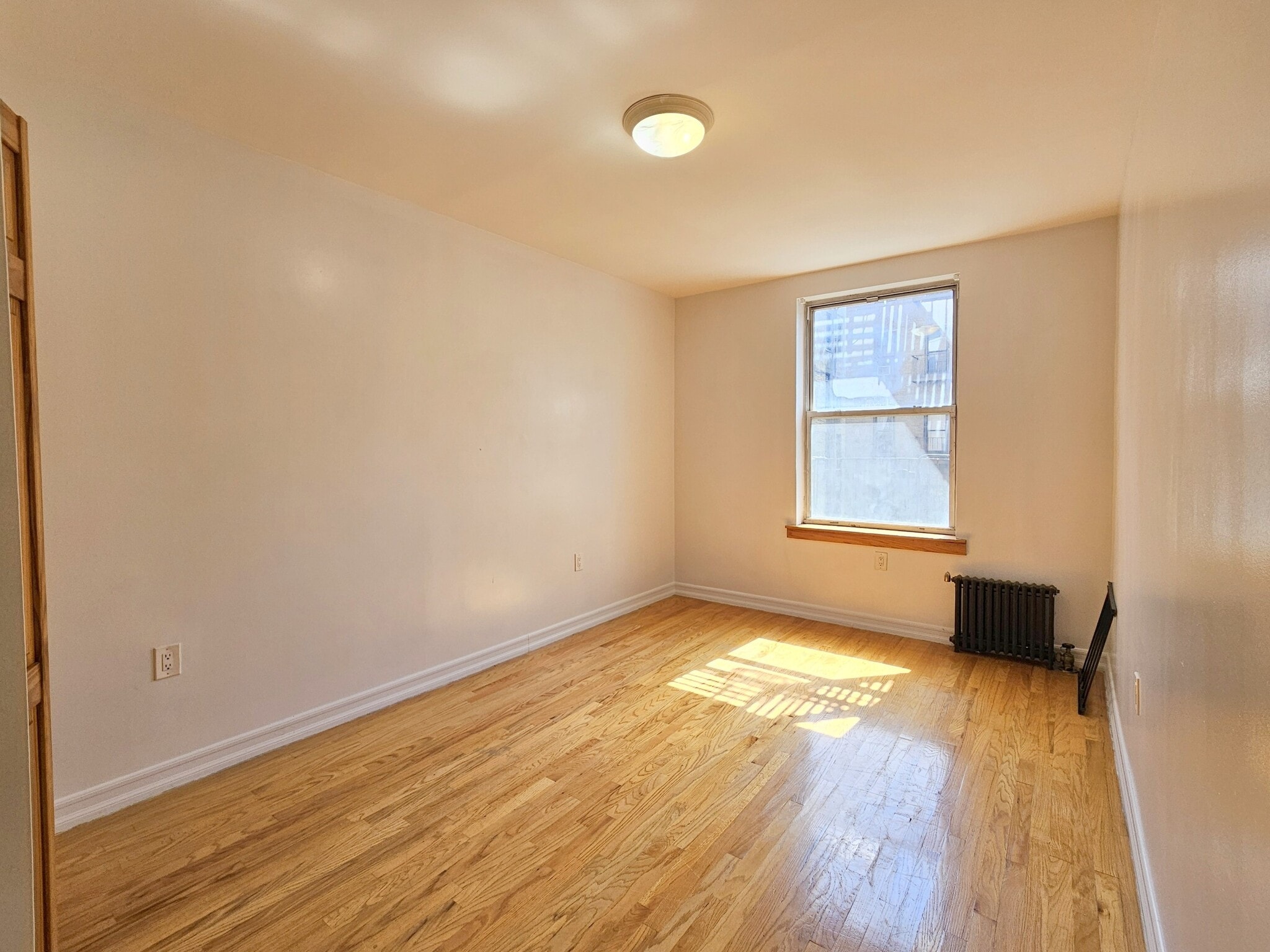 Building Photo - 707 W 171st St