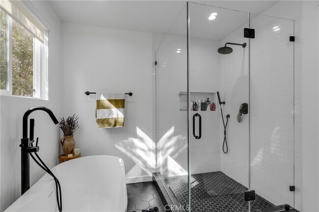 Building Photo - 23936 Nomar St