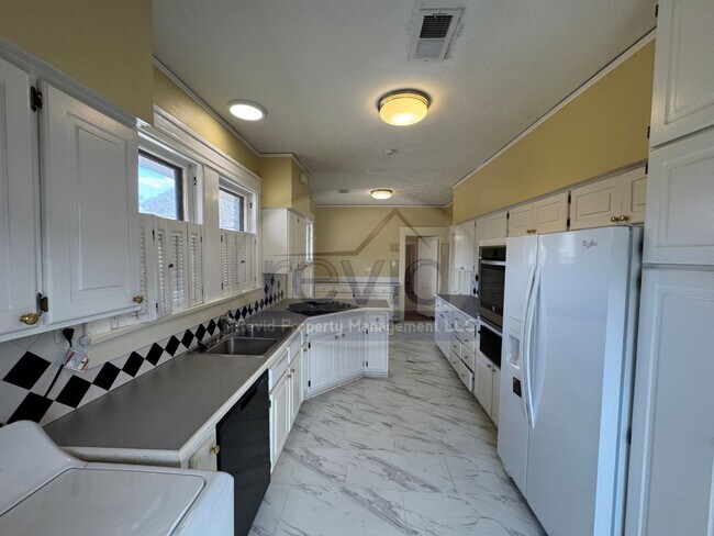 Building Photo - MALLORY 255