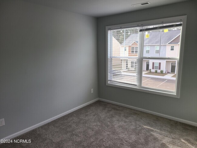Building Photo - 176 Buckhorn Ave