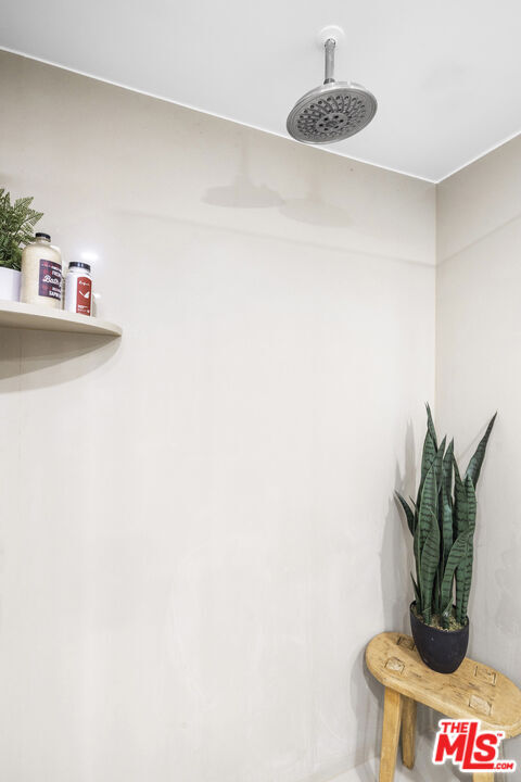 Building Photo - 8787 Shoreham Dr