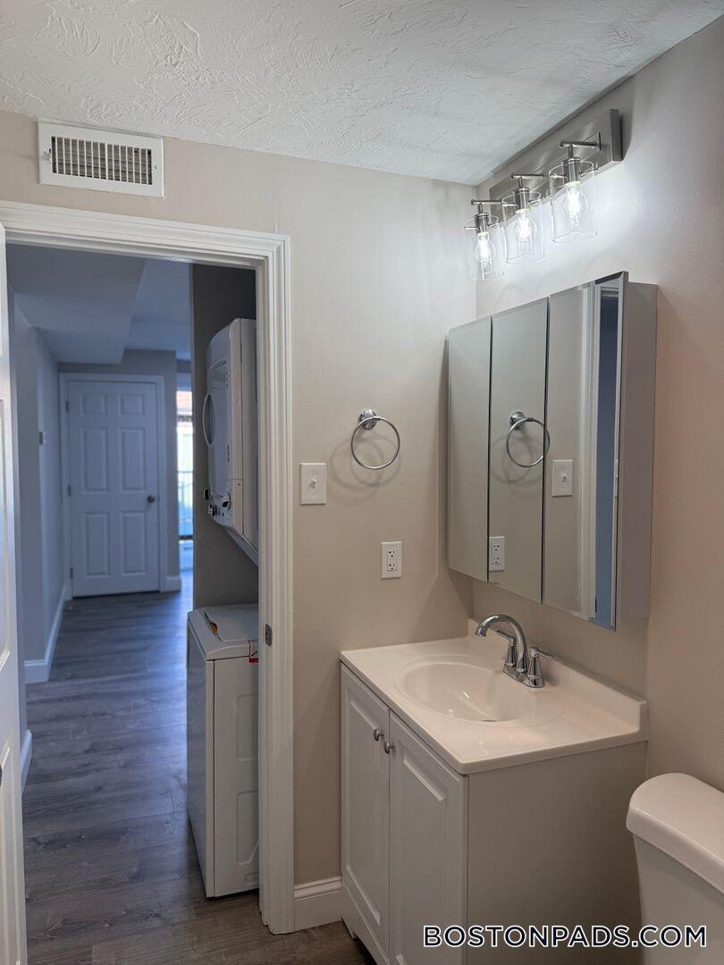 Building Photo - 19 Kenmar Dr