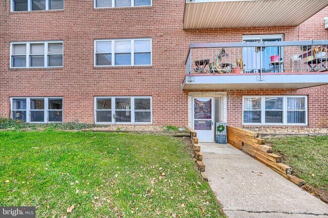 Building Photo - 3645 Glengyle Ave