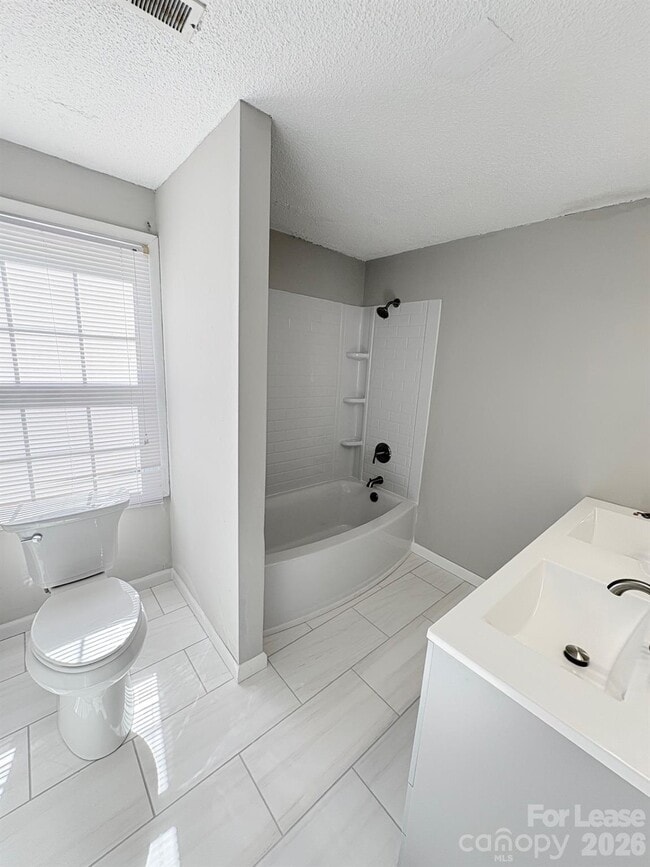 Building Photo - 204 Grey Rd