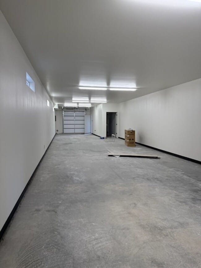 Building Photo - Duplex in CDA !