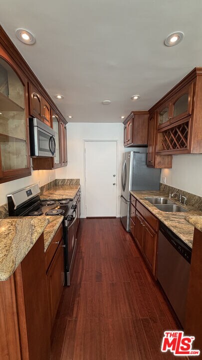 Building Photo - 960 Larrabee St