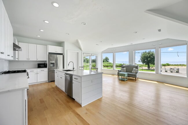 Building Photo - 50 Beach View Dr