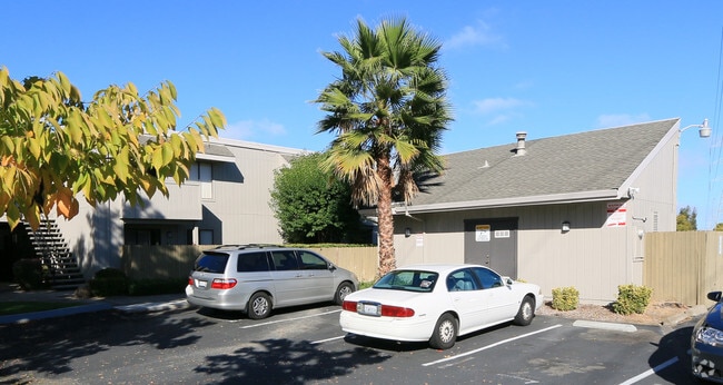 Building Photo - Hurley North Apartments