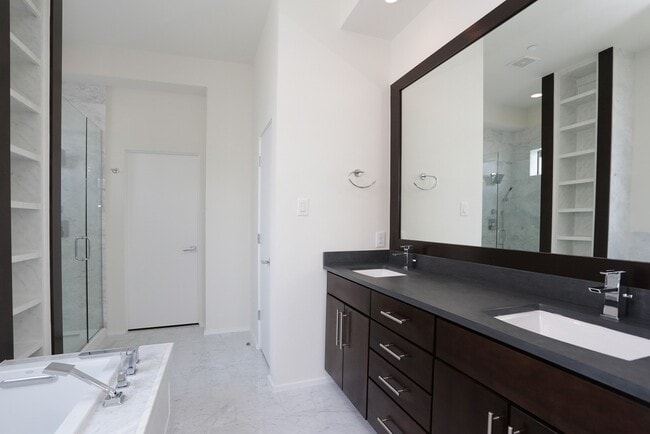 Building Photo - 5210 Rose St