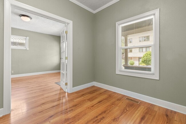 Building Photo - Spacious 3 bedroom, 1 Bath House in Inner SE Portland - Everything Right at Your Doorstep!