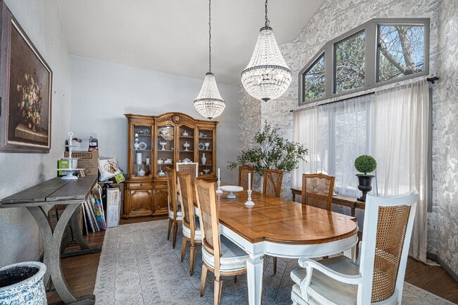 Building Photo - "Spacious 4-Bedroom Retreat with 3.5 Baths...