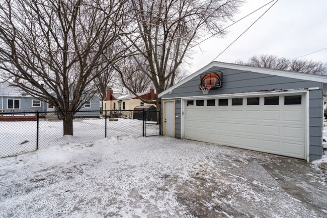 Building Photo - 1708 2nd Ave N