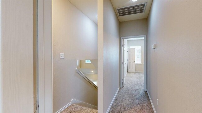 Building Photo - 609 Peyton St