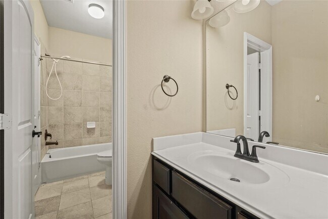 Building Photo - 2515 Sentry Oak Way