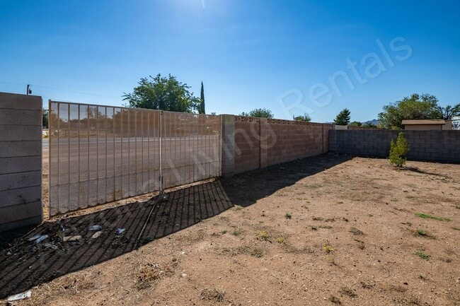 Building Photo - BEAUTIFUL CUL-DE-SAC HOME