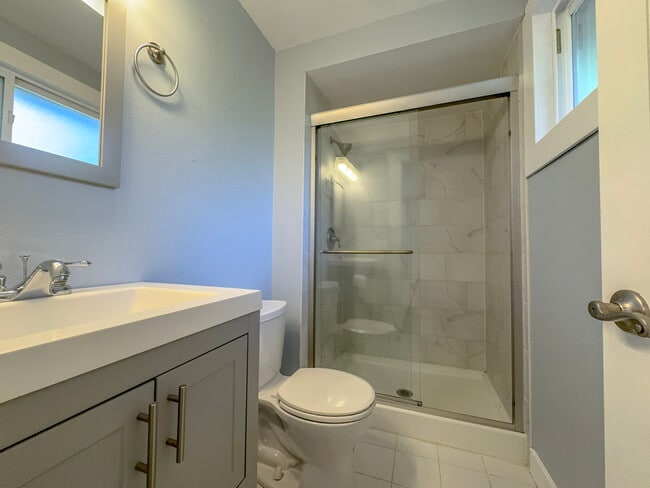 Building Photo - 9300 NE 132nd Pl