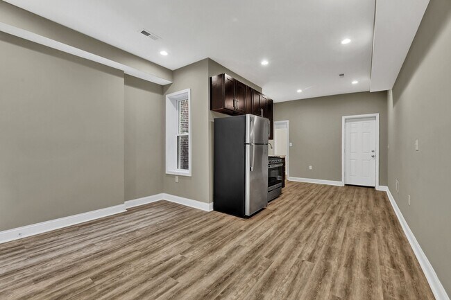 Building Photo - Fully Renovated 3 Bedroom Rowhome- Baltimo...