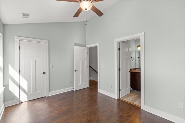 Building Photo - 1106 Stratford Ave