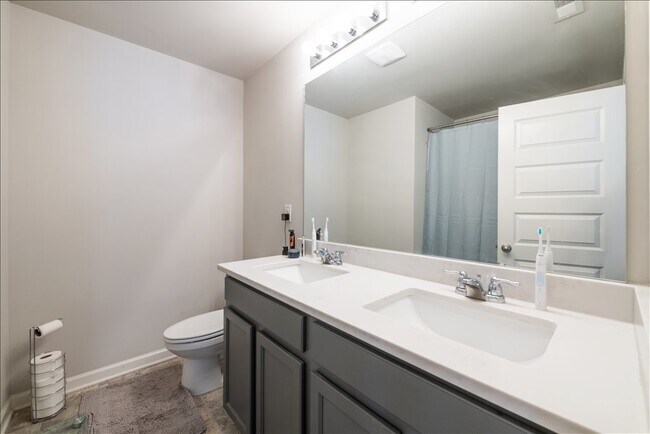 Building Photo - 2514 Piering Dr