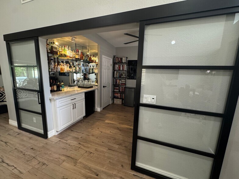 Building Photo - 9015 E Poinsettia Dr