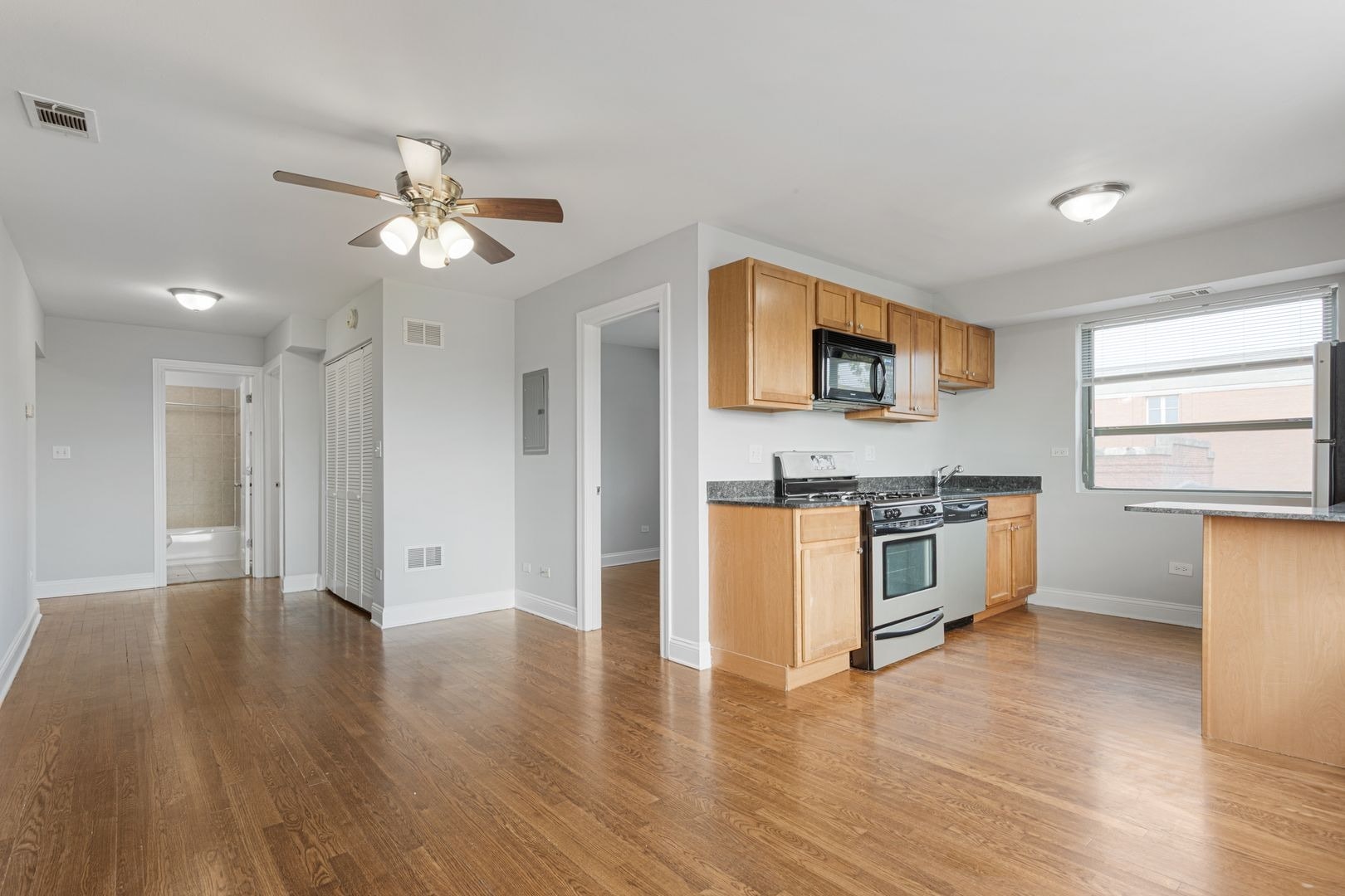 Building Photo - 7626 N Marshfield Ave