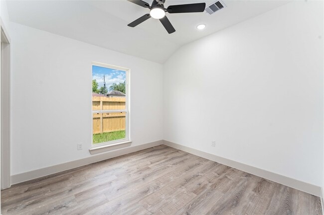 Building Photo - 9001 Nyssa St
