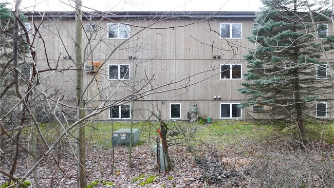Building Photo - 8140 Southwood Dr