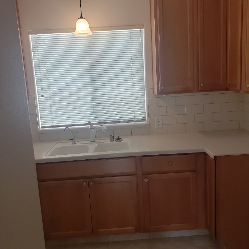 Building Photo - 408 S Elm St