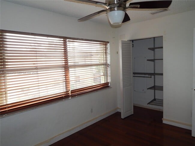 Building Photo - 6959 SW 110th Ct