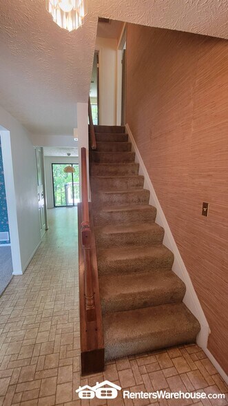 Building Photo - 1461 Silver Lake Dr