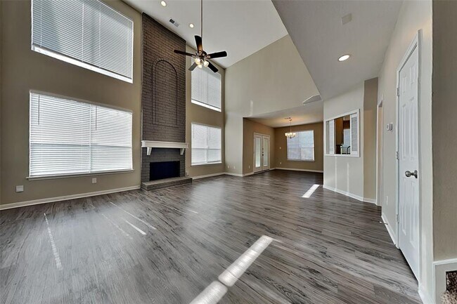 Building Photo - 12522 Lusterleaf Dr