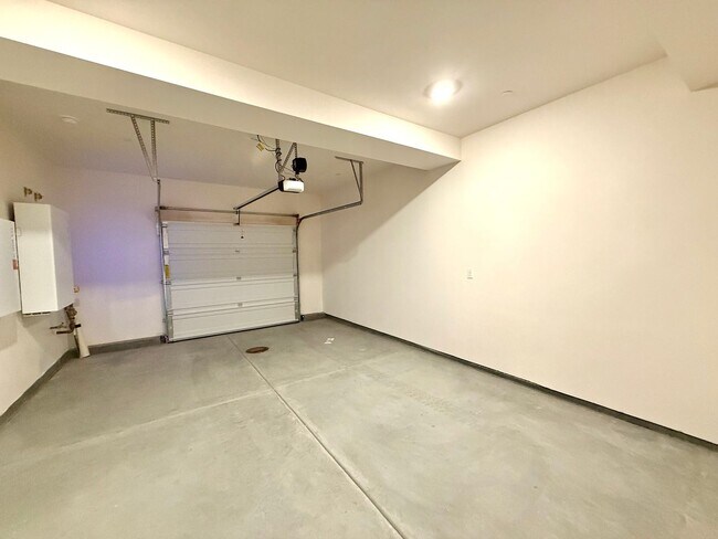 Building Photo - 26865 Millerton St