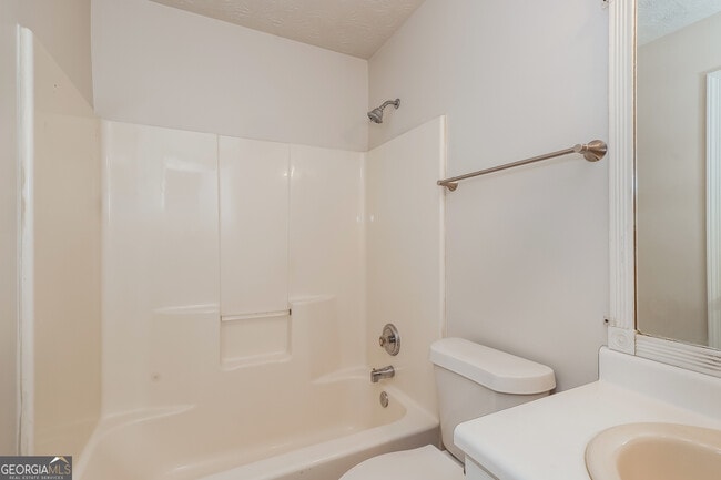 Building Photo - 145 W Village Ct