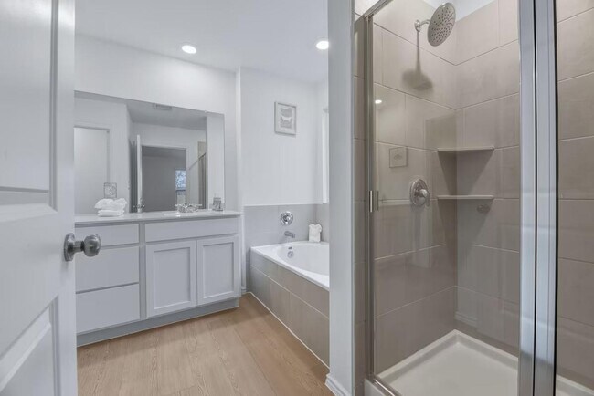 Building Photo - 591 Sormonne Lp