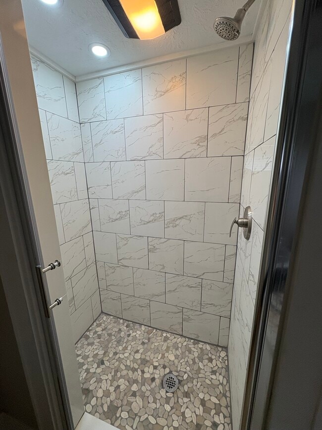 Building Photo - 412 Emerick St