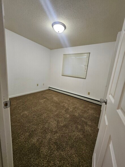 Building Photo - 1825 5th St SE