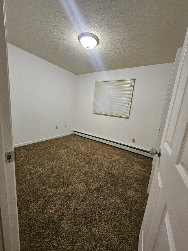 Building Photo - 1825 5th St SE