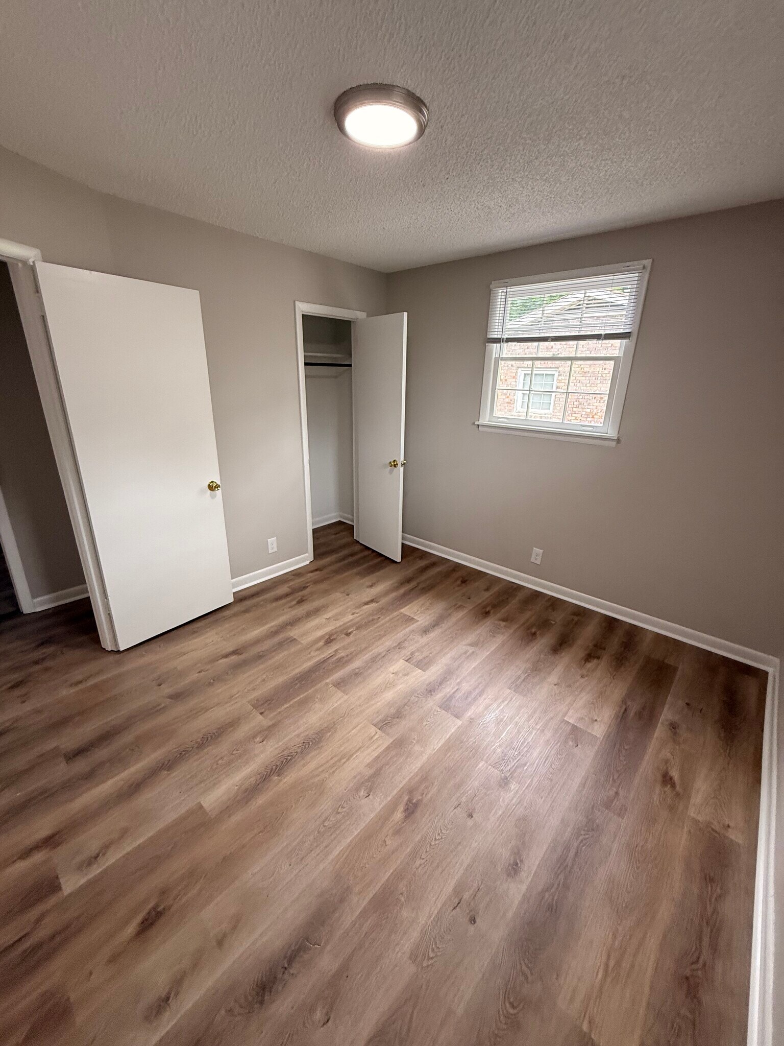 Building Photo - 4923 Barella Dr