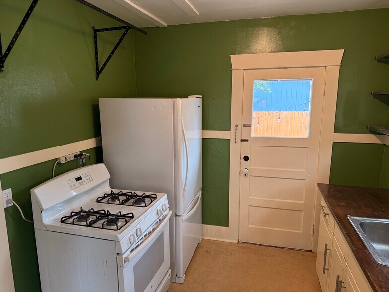 Kitchen - 6624 NE Sandy Blvd